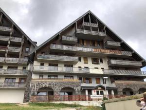 Appartements Appartement Hauteurs Super Besse - 4 personnes - Garage : photos des chambres