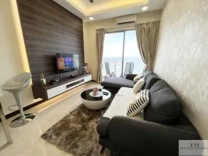 Unique Seaview Cozy Stay 2 bedroom / High Floor - Kampong Hilir