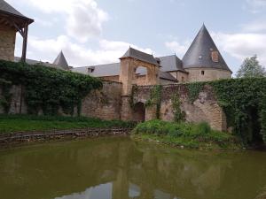 Maisons de vacances Gites avec piscine au Chateau de Charbogne : photos des chambres