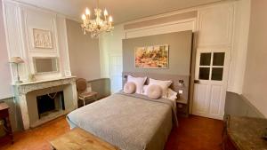 B&B / Chambres d'hotes B&B Maison d'Hotes - Chateau de Jouques : photos des chambres