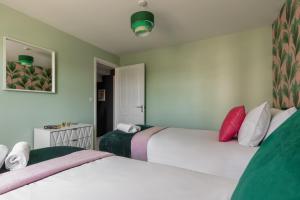 Weekly & Monthly Rates! Stunning Home By Stansted Airport