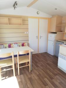 Campings Hebergements sur camping au bord de la mer : photos des chambres