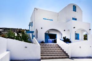 GTK Santorini Perivolos Beach House