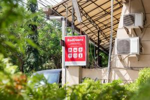 RedDoorz @ Raya Ngagel 2