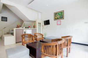 RedDoorz @ Raya Ngagel 2