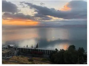 נגיעה מהים - 提比里亚