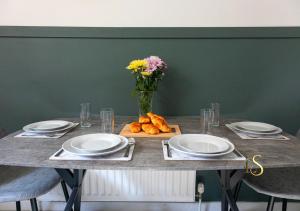 Luke Stays - Belle Grove West