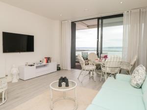 Apartment 20 Summer Place