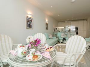 Apartment 20 Summer Place