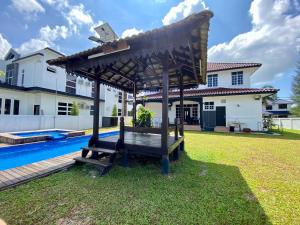 Riverside Bungalow with Pool at Koliba, Casa del Fiume