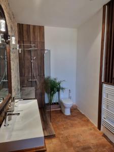 B&B / Chambres d'hotes Commanderie Templiere de Cazouls d'Herault : photos des chambres