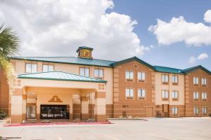 Super 8 by Wyndham Port ArthurNederland Area