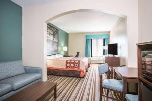 Super 8 by Wyndham Port ArthurNederland Area