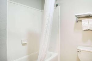 Super 8 by Wyndham Port ArthurNederland Area