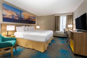 King Room - Non-Smoking room in Days Inn & Suites by Wyndham Denver International Airport
