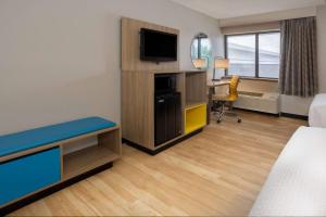 Deluxe Double Room with Two Double Beds room in La Quinta Inn by Wyndham Pleasant Prairie Kenosha