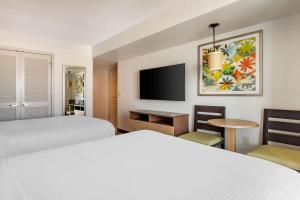Corner Studio with Ocean Front room in Oceanaire by Diamond Resorts