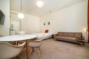 Modern, bright studio in a great location