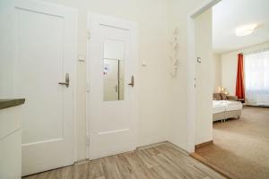 Modern, bright studio in a great location