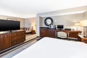 Premium King Room room in Crowne Plaza Hotel Dulles Airport