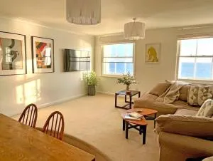 Stunning seafront flat,St Leonards - 圣伦纳兹