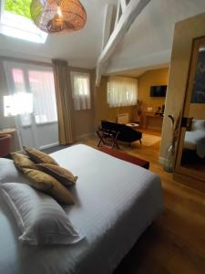 Hotels Logis Hotel Restaurant La Breche : photos des chambres