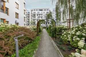 Cheerful Apartment Leśmiana Garnizon Estate by Renters