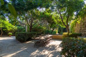 CASA SAN ROCCO - Luxurious Grand 18th C. Palace with Gardens & Pool