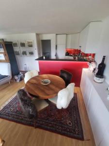 NEB-THUN Einigen, Wohnung am See