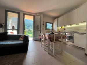 [Introbio-Lecco] La casa di Lucy vista montagna