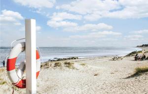 Gorgeous Home In Allingåbro With Wifi