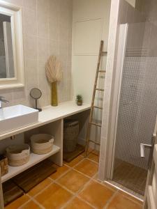 Maisons de vacances Pujaut , Gite coeur de village « sous le clocher» : photos des chambres