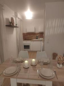 Appartements T2 balneotherapie, jardin, parking, tram, boulodrome : Appartement 1 Chambre