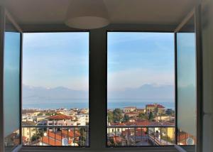 Immaculate 2-Bed Apartment in Desenzano del Garda