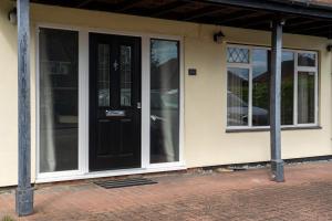 Nr WINDSOR stunning 1 bedroom self contained property in Burnham near Heathrow