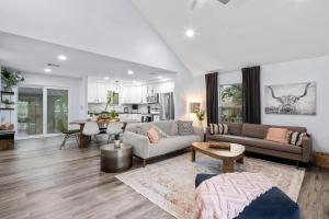 Lake LBJ 4BR Home w Boat Deck, Huge Yard