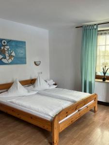 Apartment room in Aal-Kate