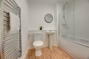 Charltons Bonds Apartments 1B by Week2Week
