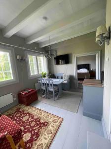 Bosvik Gård, nyrenovert leilighet i hovedhus fra 1756