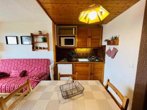 Studio cabine ensoleillé pour 4 personnes, vue sur pistes - FR-1-293-166
