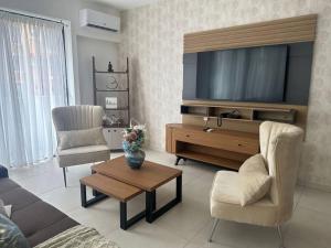 Brand new, with private Jacuzzi