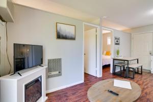 Vibrant Kimberling City Hideaway with Private Deck!