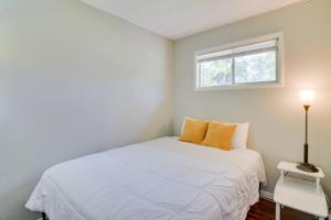 Lakefront Oasis Boat Slip, Kayaks and Outdoor Pool