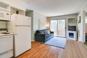 Lakefront Haven Boat Slip, Deck and Community Pool!