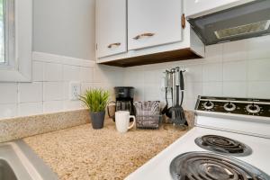 Lakefront Haven Boat Slip, Deck and Community Pool!