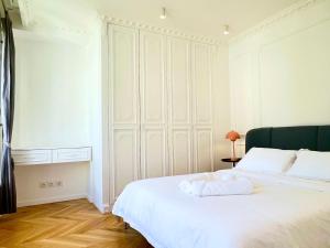 Renovated 23 2BR 6P Champs Elysées-Arc de Triomphe