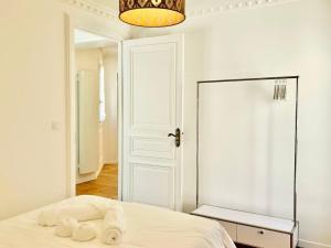 Renovated 23 2BR 6P Champs Elysées-Arc de Triomphe