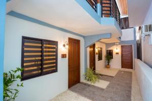 ALONA BEACH SIDE INN