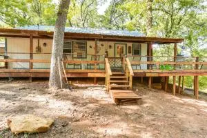 Dog-Friendly Kingston Cabin with Wraparound Deck! - Kingston