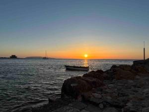 Garibaldi St Cozy Retreat Exclusive Boutique Apartment